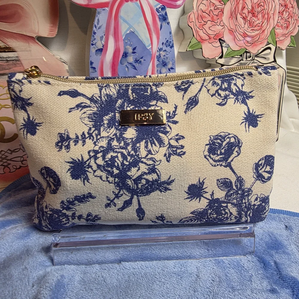 Too Faced Bundle & Zipper Pouch Set - - Picture 6 of 6